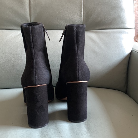 MERCEDES CASTILLO Kaida - Picture 7 of 10